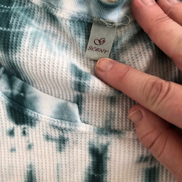 G Scent, small, tunic/ Dress, pit to pit is 17, length is 29 - Picture 4 of 7